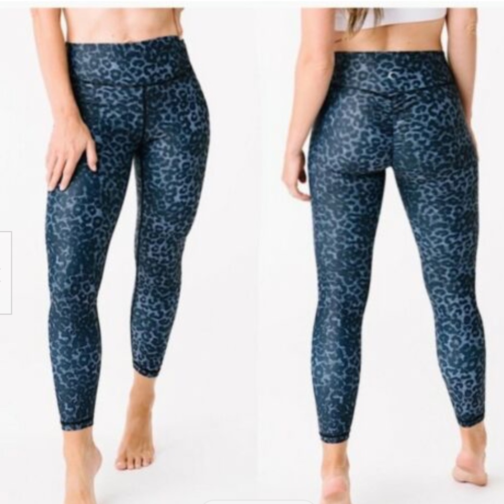 Stone Leopard Scrunchy Light N Luxe Leggings.